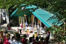 Festgottesdienst zum 1.000 Todestag des Heiligen Heimerads auf dem Hasunger Berg (Foto: Karl-Franz Thiede) Festgottesdienst zum 1.000 Todestag des Heiligen Heimerads auf dem Hasunger Berg (Foto: Karl-Franz Thiede)